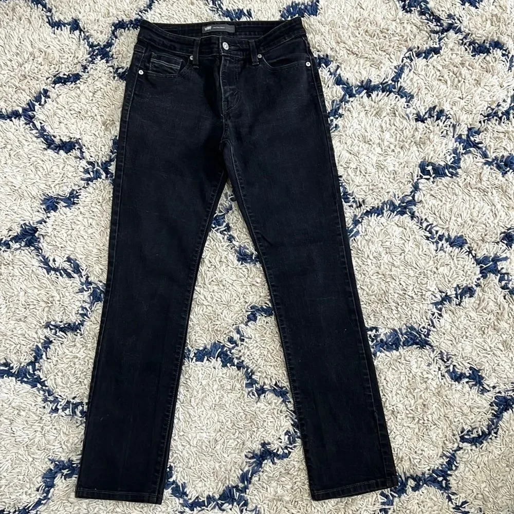 Levi’s Women’s Black Mid Rise Skinny size 6